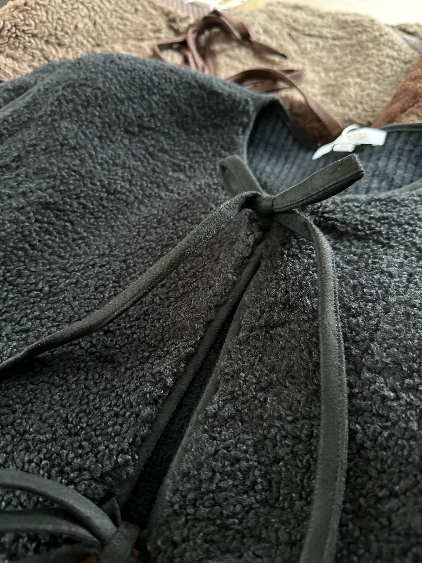 Teddyweste Bow - div. Farben