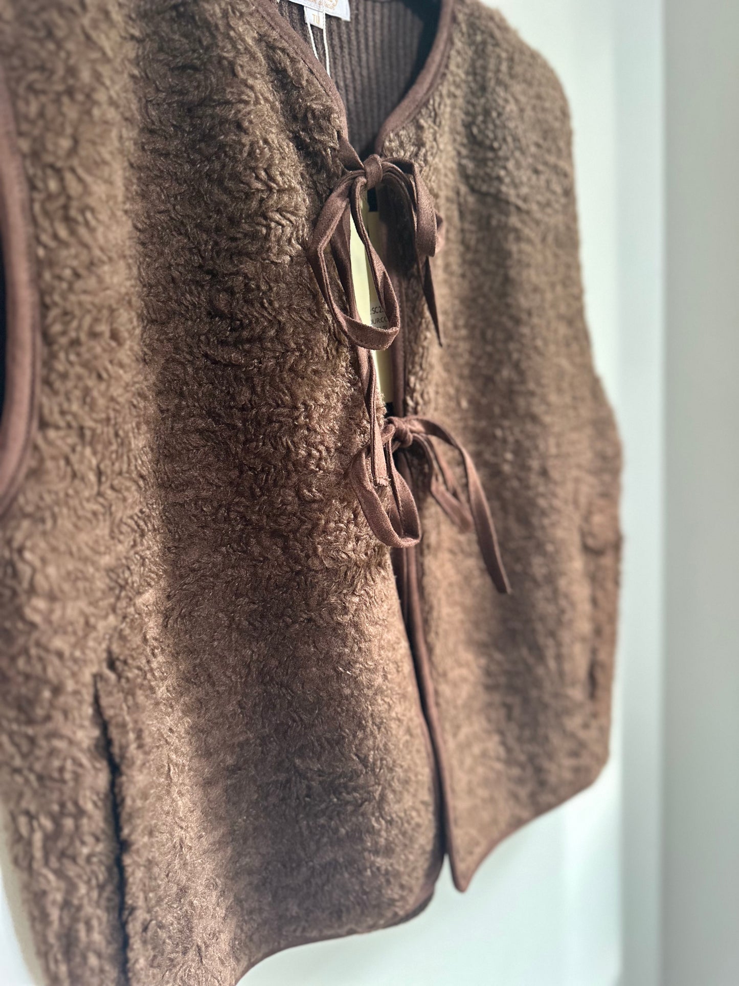 Teddyweste Bow - div. Farben