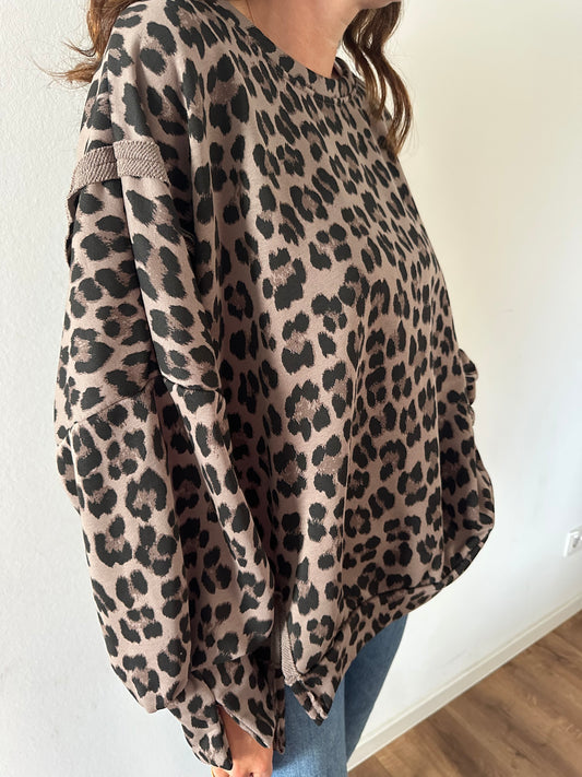 Oversize Leo Sweater