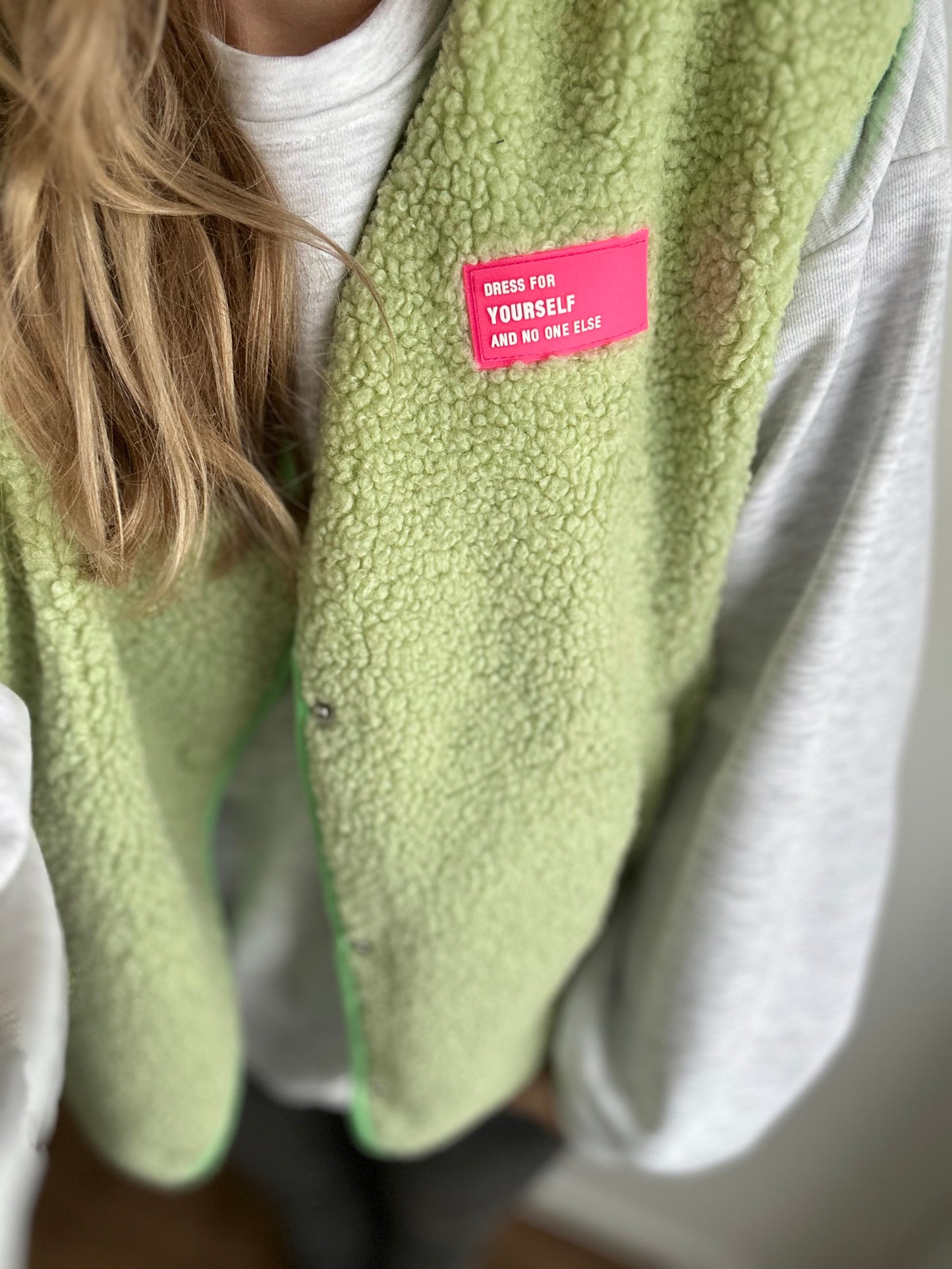 Teddyweste Neonpatch